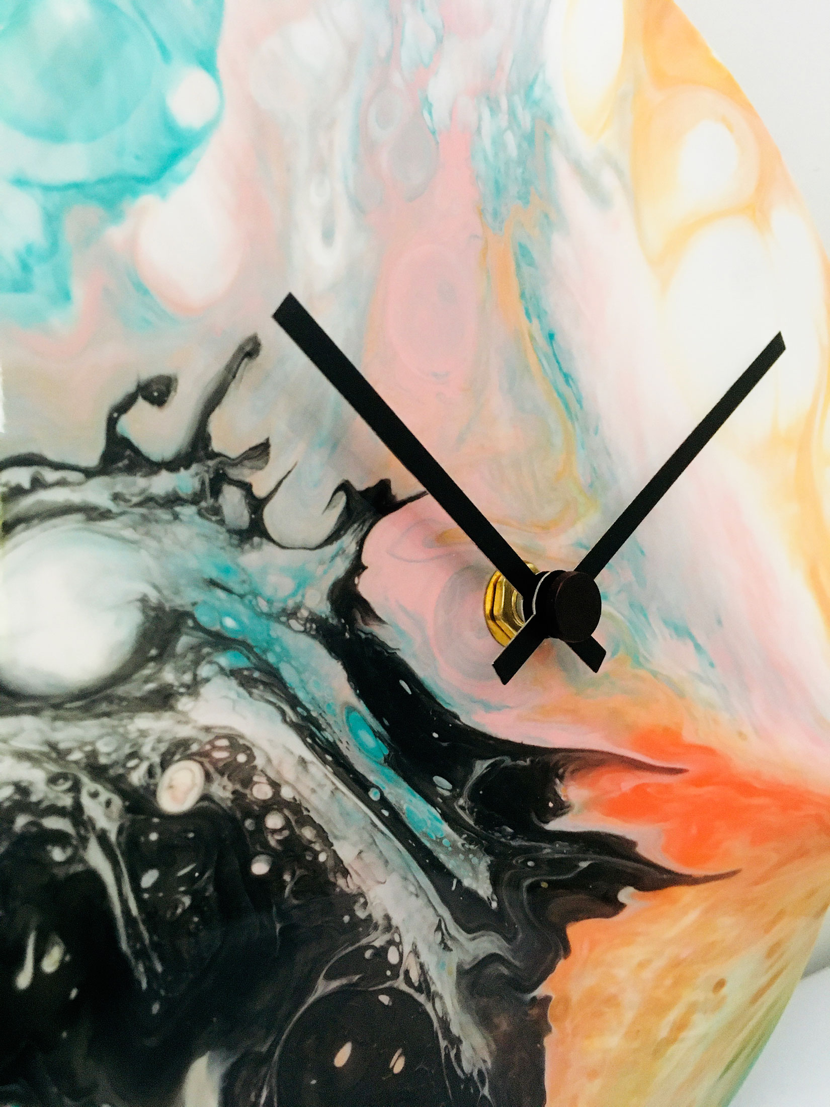COLOR STAINS orologio da parete in resina dettaglio